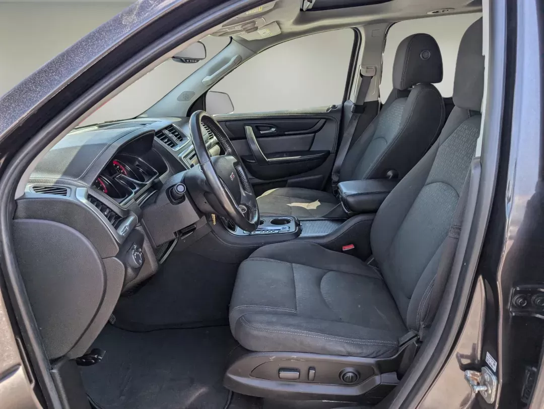2016 /Ebony GMC Acadia SLE (1GKKRPKD2GJ) with an Gas V6 3.6L/217 engine, 6-Speed Automatic transmission, located at 7000 Northlake Connector, Columbus, GA, 31904, (706) 987-8085, 32.524975, -84.978134 - 2016 GMC Acadia SLE - Photo#10