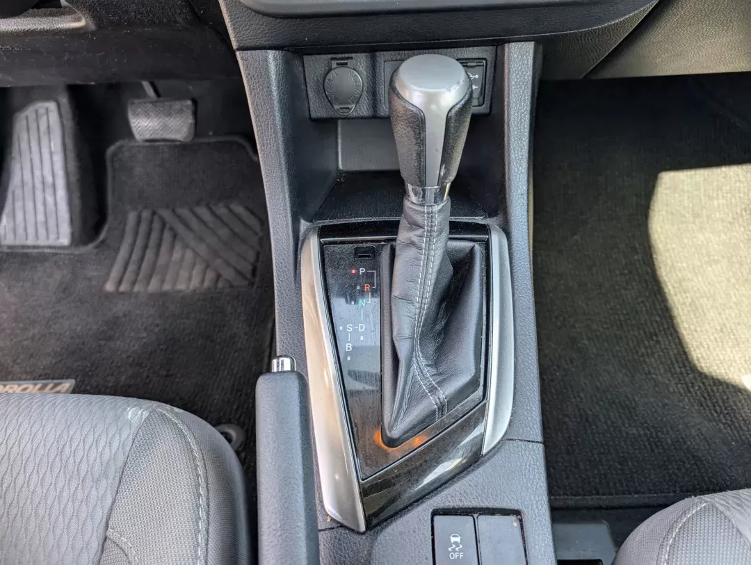2014 Toyota Corolla LE (2T1BURHE2EC) with an Regular Unleaded I-4 1.8 L/110 engine, 1-Speed CVT w/OD transmission, located at 7000 Northlake Connector, Columbus, GA, 31904, (706) 987-8085, 32.524975, -84.978134 - 2014 Toyota Corolla LE - Photo#13