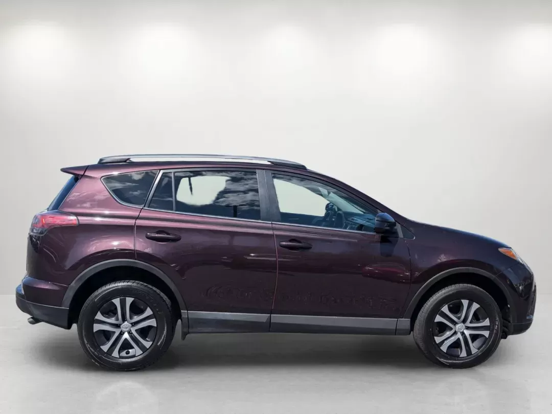 2017 Toyota RAV4 LE (2T3ZFREV6HW) with an Regular Unleaded I-4 2.5 L/152 engine, 6-Speed Automatic w/OD transmission, located at 7000 Northlake Connector, Columbus, GA, 31904, (706) 987-8085, 32.524975, -84.978134 - 2017 Toyota RAV4 LE - Photo#3
