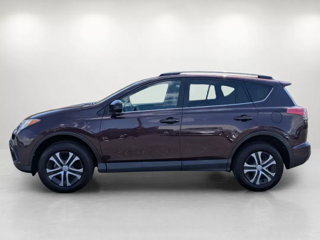 2017 Toyota RAV4 LE (2T3ZFREV6HW) with an Regular Unleaded I-4 2.5 L/152 engine, 6-Speed Automatic w/OD transmission, located at 7000 Northlake Connector, Columbus, GA, 31904, (706) 987-8085, 32.524975, -84.978134 - 2017 Toyota RAV4 LE - Photo#7
