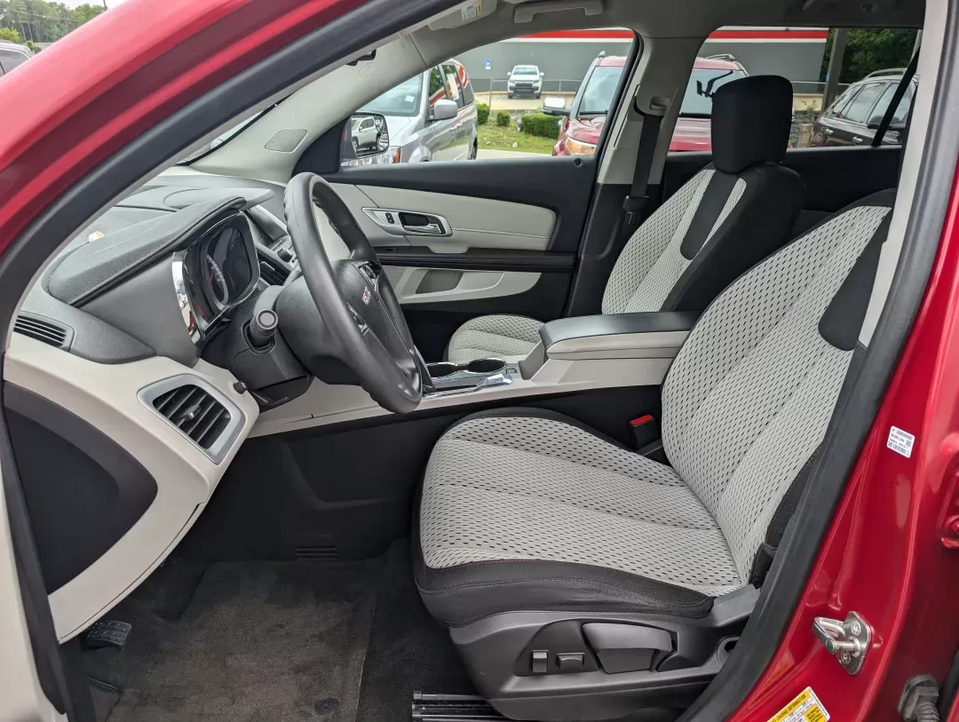 2014 /Light Titanium GMC Terrain SLE (2GKALMEK6E6) with an Gas/Ethanol I4 2.4L/145 engine, 6-Speed Automatic transmission, located at 3959 U.S. 80 W, Phenix City, AL, 36870, (334) 297-4885, 32.469296, -85.135185 - 2014 GMC Terrain SLE - Photo#10