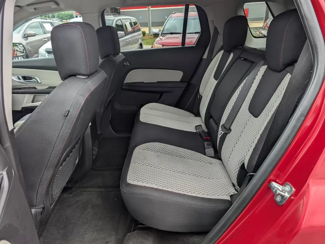 2014 /Light Titanium GMC Terrain SLE (2GKALMEK6E6) with an Gas/Ethanol I4 2.4L/145 engine, 6-Speed Automatic transmission, located at 3959 U.S. 80 W, Phenix City, AL, 36870, (334) 297-4885, 32.469296, -85.135185 - 2014 GMC Terrain SLE - Photo#11