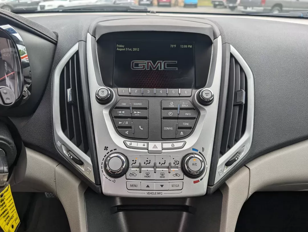 2014 /Light Titanium GMC Terrain SLE (2GKALMEK6E6) with an Gas/Ethanol I4 2.4L/145 engine, 6-Speed Automatic transmission, located at 3959 U.S. 80 W, Phenix City, AL, 36870, (334) 297-4885, 32.469296, -85.135185 - 2014 GMC Terrain SLE - Photo#14
