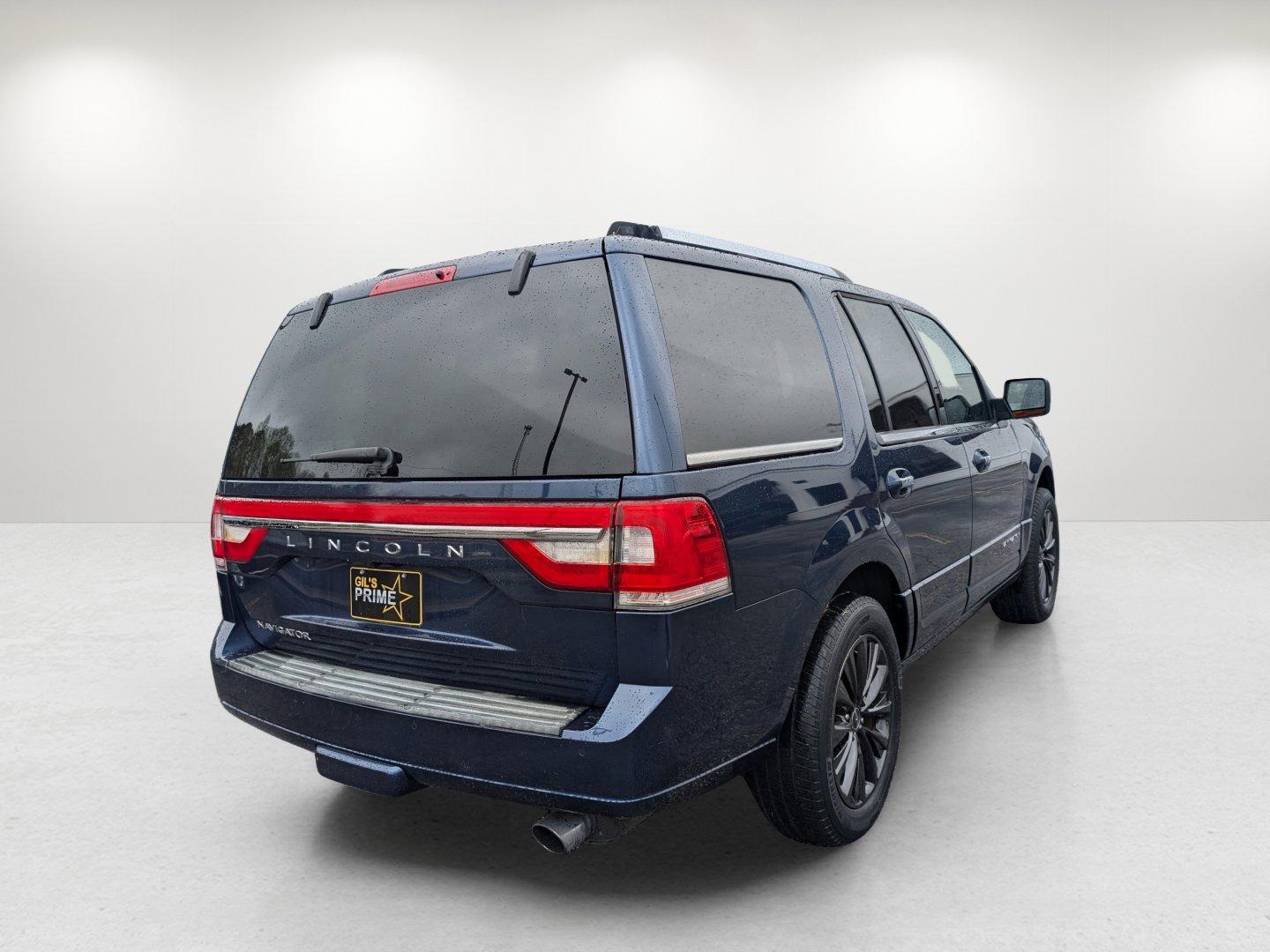 2017 Lincoln Navigator Select (5LMJJ2HT7HE) with an Twin Turbo Premium Unleaded V-6 3.5 L/213 engine, 6-Speed Automatic w/OD transmission, located at 1430 Gateway Drive, Opelika, AL, 36801, (334) 239-0944, 32.637871, -85.409790 - 2017 Lincoln Navigator Select - Photo#4