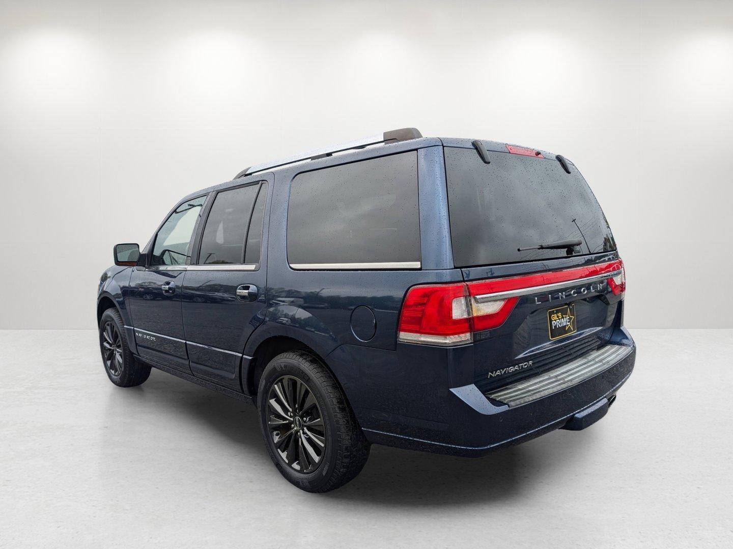 2017 Lincoln Navigator Select (5LMJJ2HT7HE) with an Twin Turbo Premium Unleaded V-6 3.5 L/213 engine, 6-Speed Automatic w/OD transmission, located at 1430 Gateway Drive, Opelika, AL, 36801, (334) 239-0944, 32.637871, -85.409790 - 2017 Lincoln Navigator Select - Photo#5