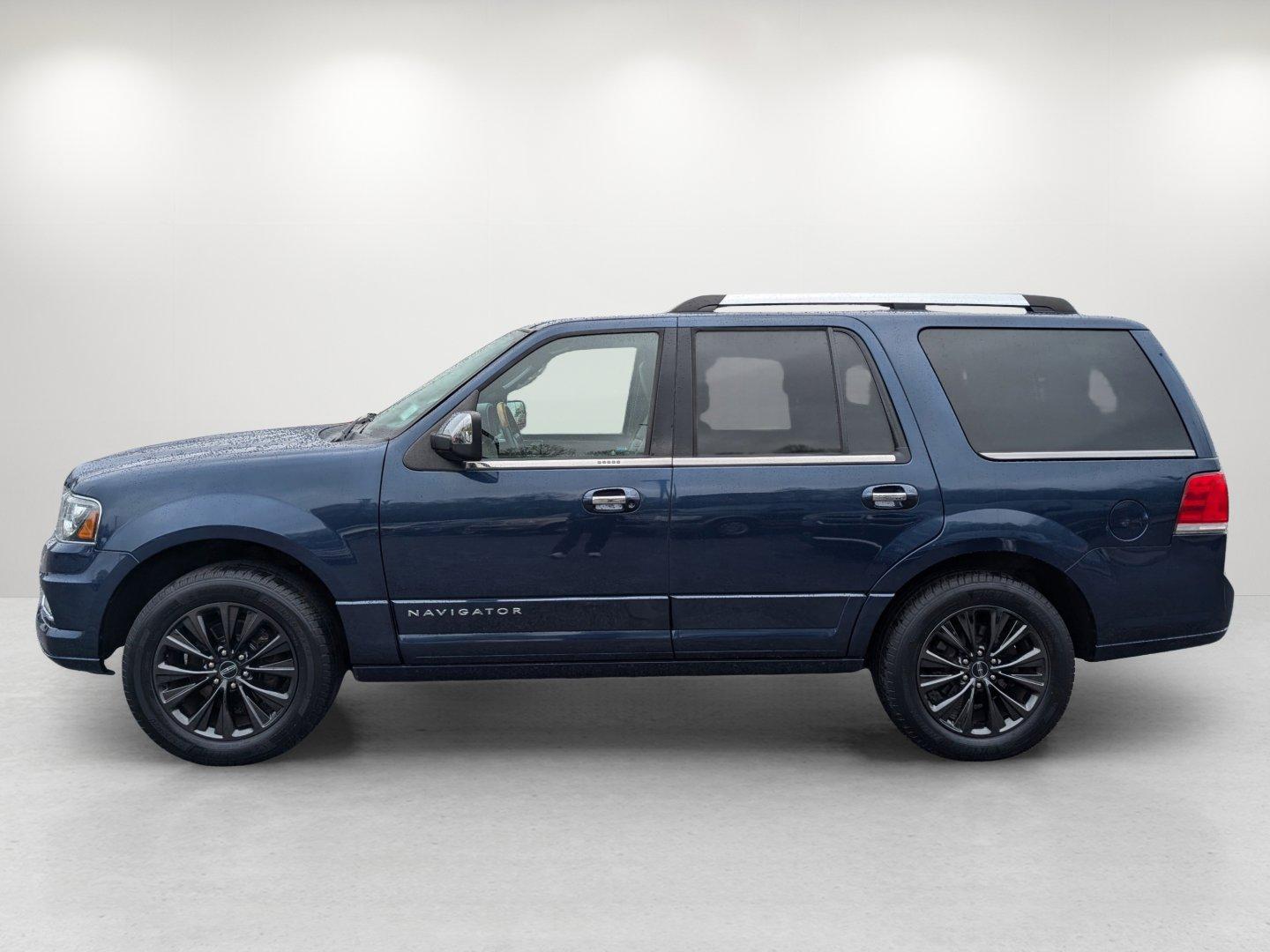 2017 Lincoln Navigator Select (5LMJJ2HT7HE) with an Twin Turbo Premium Unleaded V-6 3.5 L/213 engine, 6-Speed Automatic w/OD transmission, located at 1430 Gateway Drive, Opelika, AL, 36801, (334) 239-0944, 32.637871, -85.409790 - 2017 Lincoln Navigator Select - Photo#6