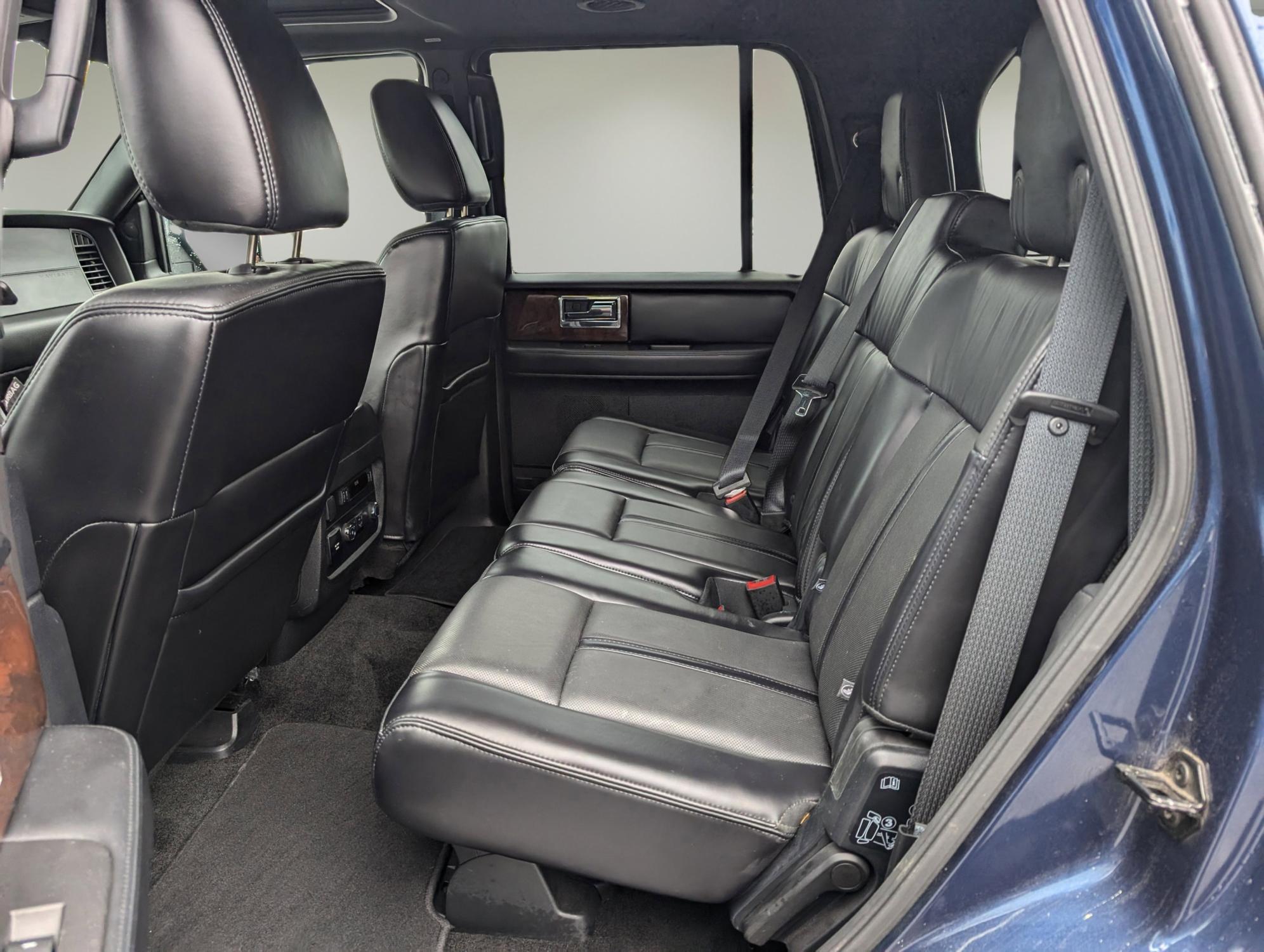 2017 Lincoln Navigator Select (5LMJJ2HT7HE) with an Twin Turbo Premium Unleaded V-6 3.5 L/213 engine, 6-Speed Automatic w/OD transmission, located at 1430 Gateway Drive, Opelika, AL, 36801, (334) 239-0944, 32.637871, -85.409790 - 2017 Lincoln Navigator Select - Photo#9