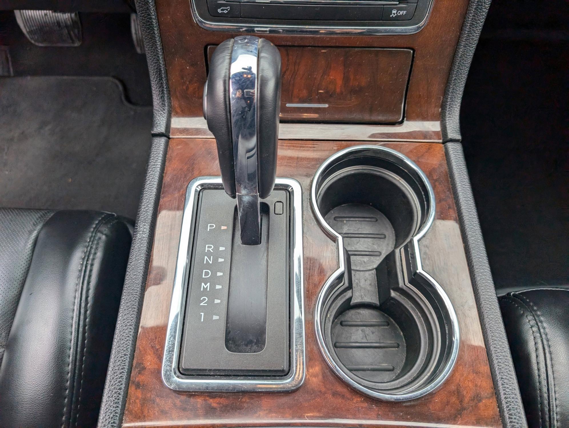 2017 Lincoln Navigator Select (5LMJJ2HT7HE) with an Twin Turbo Premium Unleaded V-6 3.5 L/213 engine, 6-Speed Automatic w/OD transmission, located at 1430 Gateway Drive, Opelika, AL, 36801, (334) 239-0944, 32.637871, -85.409790 - 2017 Lincoln Navigator Select - Photo#12
