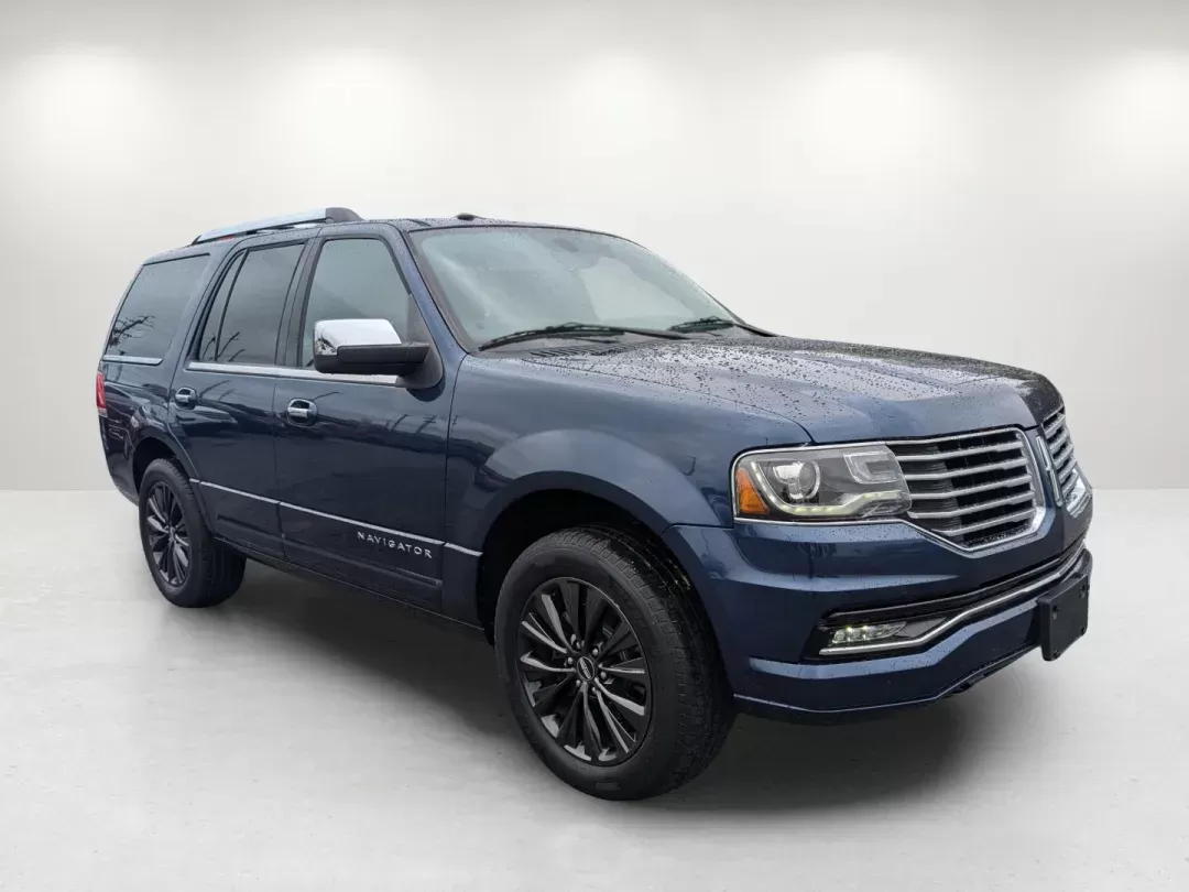 2017 Lincoln Navigator Select (5LMJJ2HT7HE) with an Twin Turbo Premium Unleaded V-6 3.5 L/213 engine, 6-Speed Automatic w/OD transmission, located at 1430 Gateway Drive, Opelika, AL, 36801, (334) 239-0944, 32.637871, -85.409790 - 2017 Lincoln Navigator Select - Photo#2