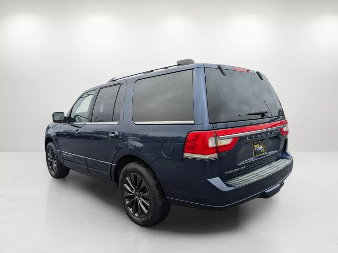 2017 Lincoln Navigator Select (5LMJJ2HT7HE) with an Twin Turbo Premium Unleaded V-6 3.5 L/213 engine, 6-Speed Automatic w/OD transmission, located at 1430 Gateway Drive, Opelika, AL, 36801, (334) 239-0944, 32.637871, -85.409790 - 2017 Lincoln Navigator Select - Photo#5