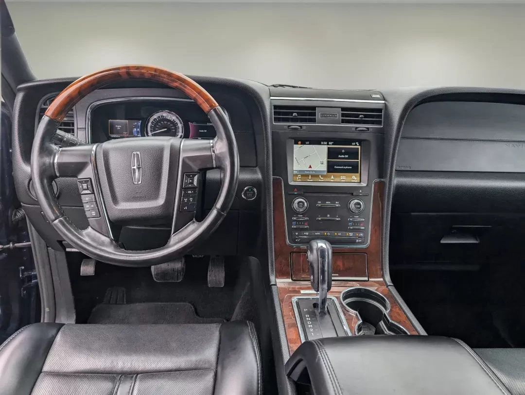 2017 Lincoln Navigator Select (5LMJJ2HT7HE) with an Twin Turbo Premium Unleaded V-6 3.5 L/213 engine, 6-Speed Automatic w/OD transmission, located at 1430 Gateway Drive, Opelika, AL, 36801, (334) 239-0944, 32.637871, -85.409790 - 2017 Lincoln Navigator Select - Photo#11
