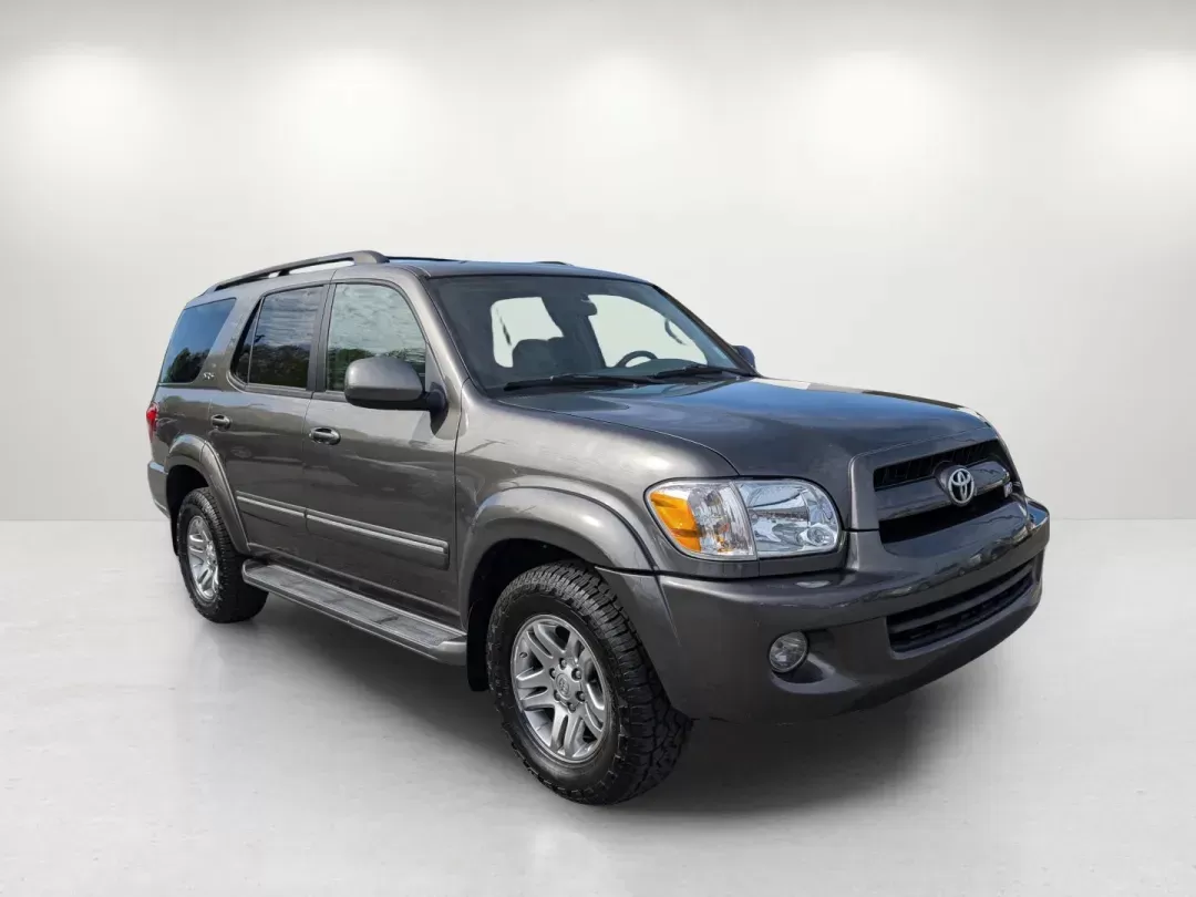 2007 Toyota Sequoia SR5 (5TDZT34AX7S) with an Gas V8 4.7L/285 engine, 5-Speed Automatic w/OD transmission, located at 5115 14th Ave., Columbus, GA, 31904, (706) 323-0345, 32.511494, -84.971046 - 2007 Toyota Sequoia SR5 - Photo#2