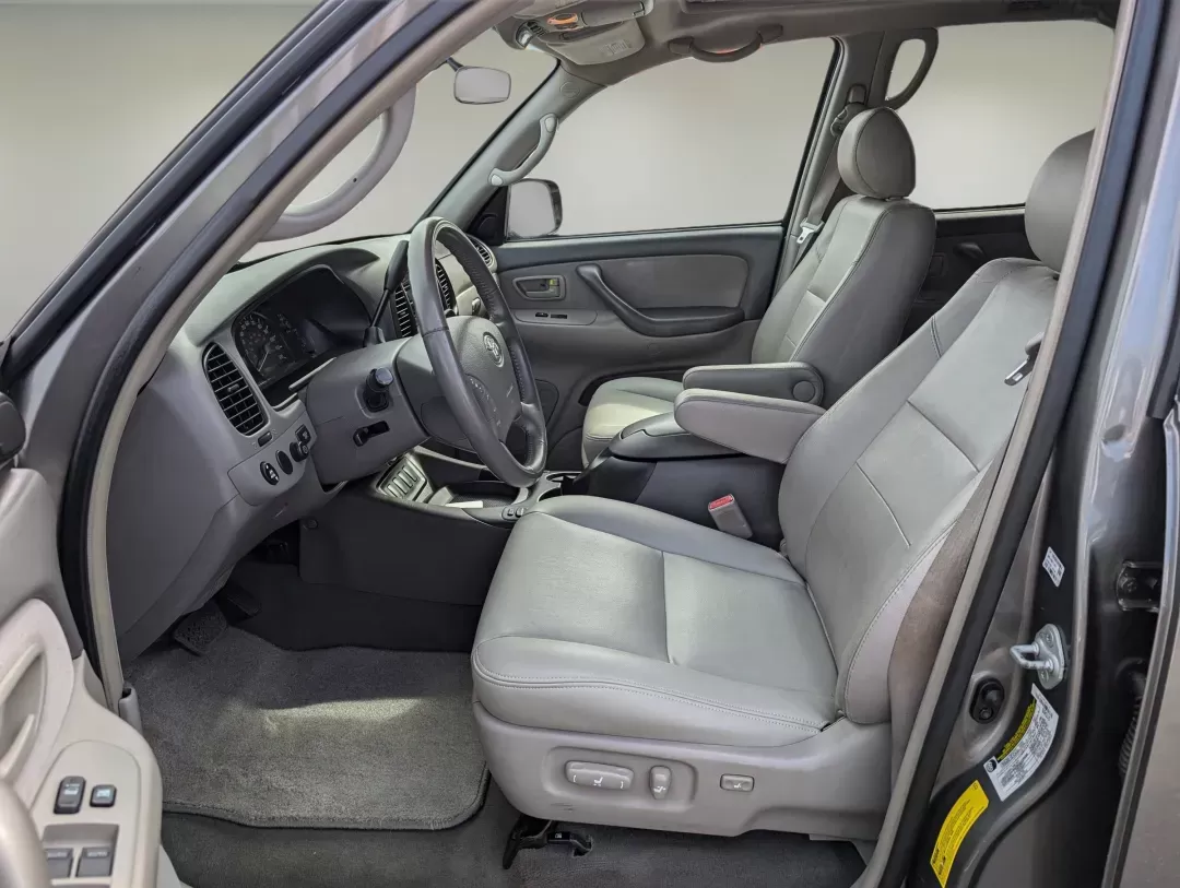 2007 Toyota Sequoia SR5 (5TDZT34AX7S) with an Gas V8 4.7L/285 engine, 5-Speed Automatic w/OD transmission, located at 5115 14th Ave., Columbus, GA, 31904, (706) 323-0345, 32.511494, -84.971046 - 2007 Toyota Sequoia SR5 - Photo#9