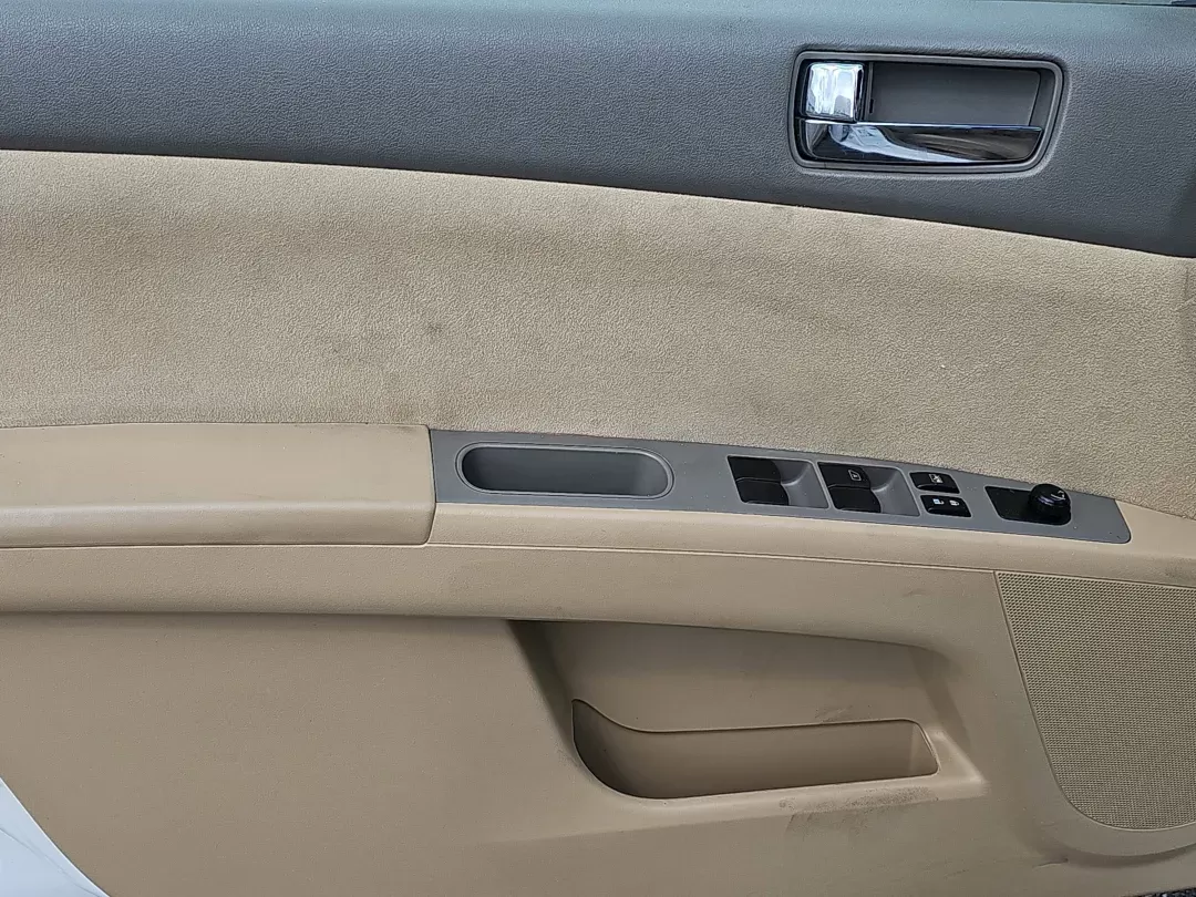 2007 Nissan Sentra 2.0 S (3N1AB61E17L) with an Gas I4 2.0L/153 engine, 1-Speed CVT transmission, located at 804 22nd Ave, Phenix City, AL, 36870, (334) 297-1860, 32.484749, -85.024475 - 2007 Nissan Sentra 2.0 S - Photo#8