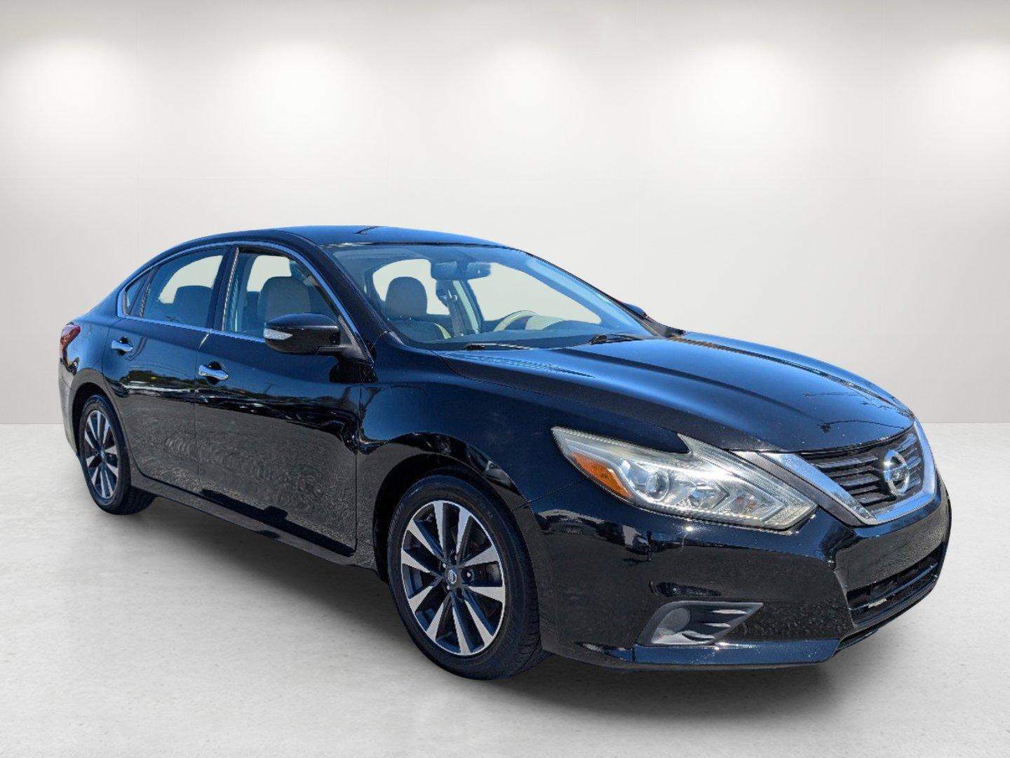 2018 /Beige Nissan Altima 2.5 SL (1N4AL3AP9JC) with an Regular Unleaded I-4 2.5 L/152 engine, 1-Speed CVT w/OD transmission, located at 804 22nd Ave, Phenix City, AL, 36870, (334) 297-1860, 32.484749, -85.024475 - 2018 Nissan Altima 2.5 SL - Photo#2