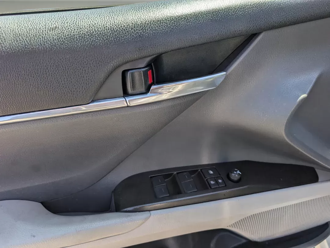 2022 Toyota Camry SE (4T1G11AKXNU) with an Regular Unleaded I-4 2.5 L/152 engine, 8-Speed Automatic w/OD transmission, located at 1430 Gateway Drive, Opelika, AL, 36801, (334) 239-0944, 32.637871, -85.409790 - 2022 Toyota Camry SE - Photo#9