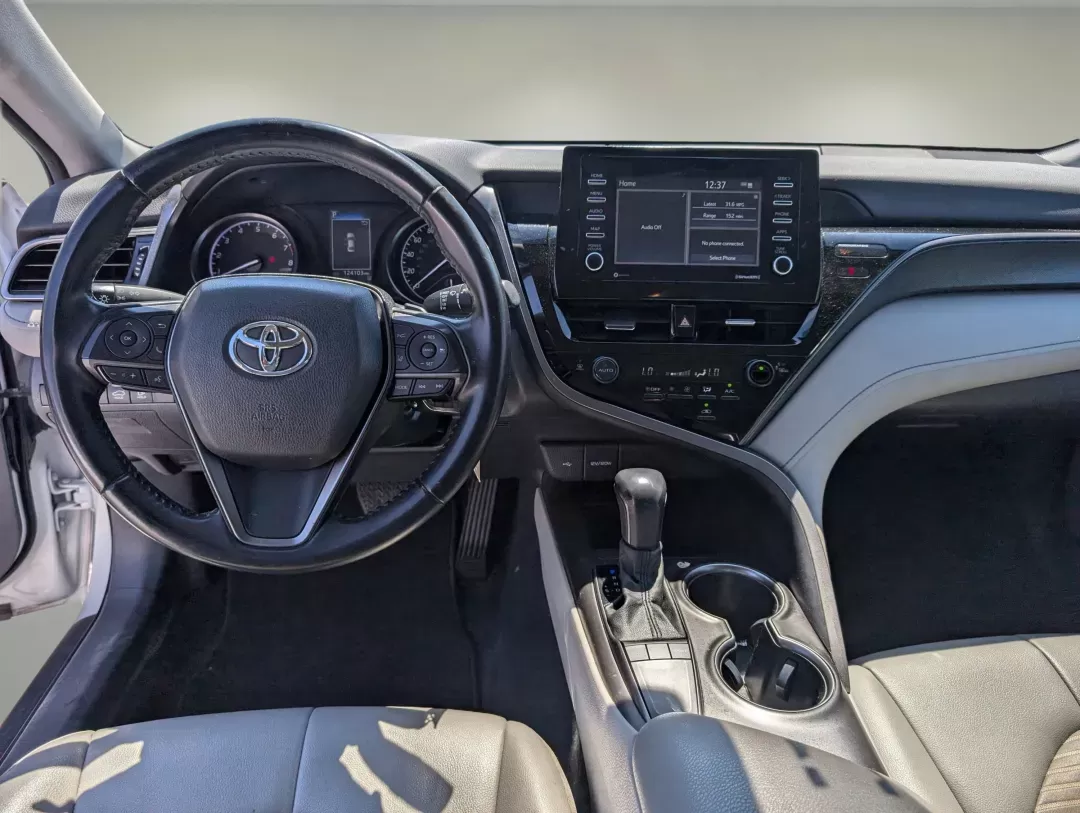 2022 Toyota Camry SE (4T1G11AKXNU) with an Regular Unleaded I-4 2.5 L/152 engine, 8-Speed Automatic w/OD transmission, located at 1430 Gateway Drive, Opelika, AL, 36801, (334) 239-0944, 32.637871, -85.409790 - 2022 Toyota Camry SE - Photo#12