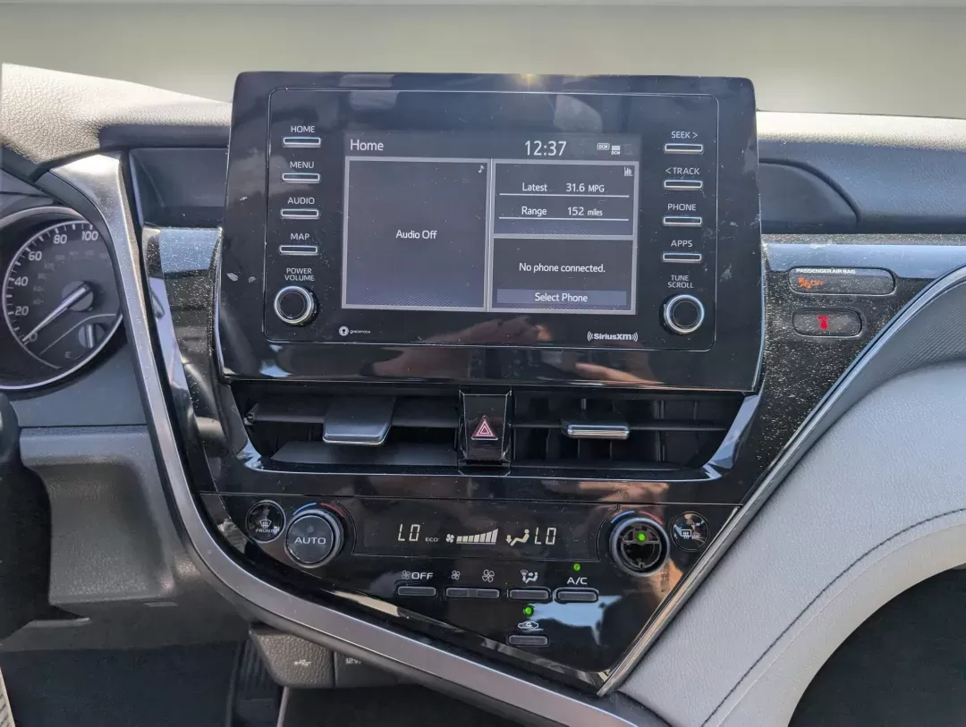 2022 Toyota Camry SE (4T1G11AKXNU) with an Regular Unleaded I-4 2.5 L/152 engine, 8-Speed Automatic w/OD transmission, located at 1430 Gateway Drive, Opelika, AL, 36801, (334) 239-0944, 32.637871, -85.409790 - 2022 Toyota Camry SE - Photo#14