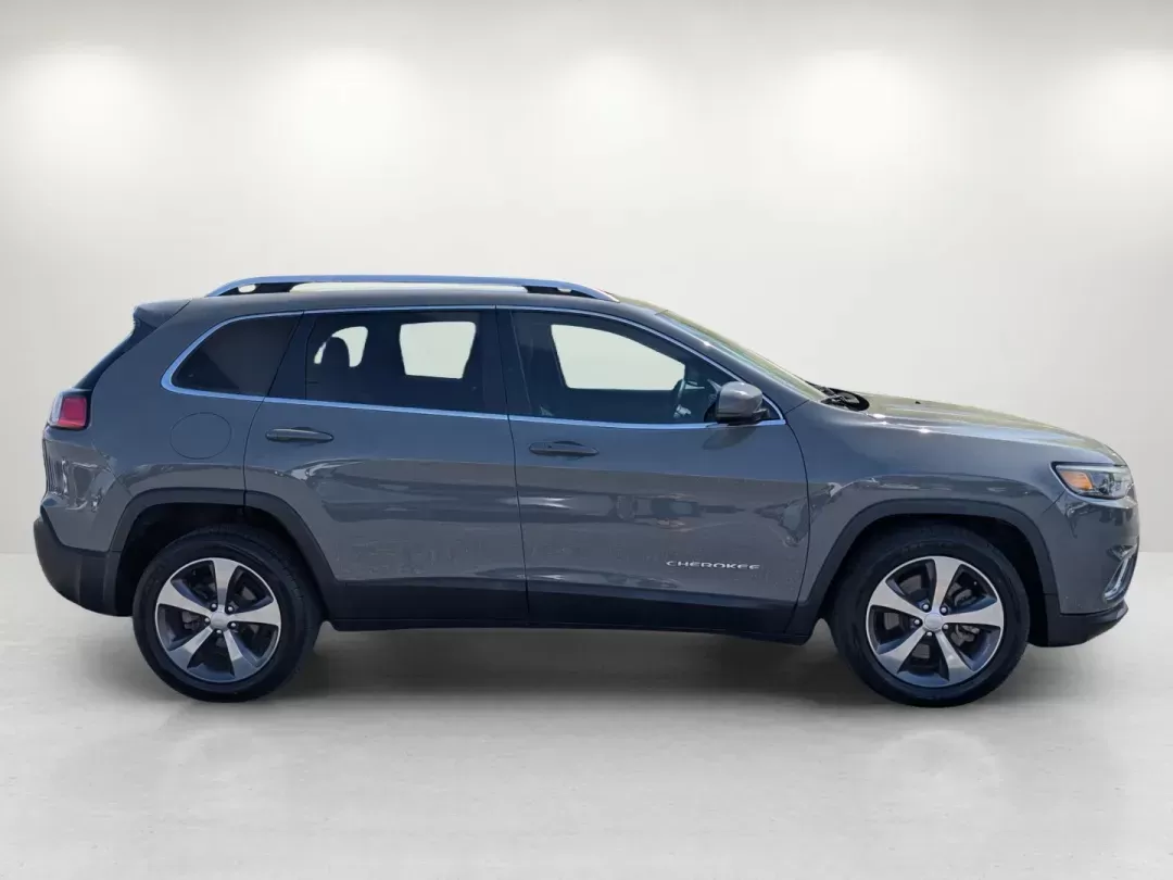 2019 /Black Jeep Cherokee Limited (1C4PJLDB2KD) with an Regular Unleaded I-4 2.4 L/144 engine, 9-Speed Automatic w/OD transmission, located at 5115 14th Ave., Columbus, GA, 31904, (706) 323-0345, 32.511494, -84.971046 - 2019 Jeep Cherokee Limited - Photo#3
