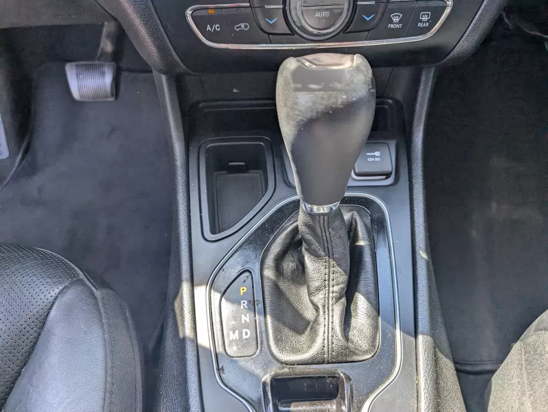 2019 /Black Jeep Cherokee Limited (1C4PJLDB2KD) with an Regular Unleaded I-4 2.4 L/144 engine, 9-Speed Automatic w/OD transmission, located at 5115 14th Ave., Columbus, GA, 31904, (706) 323-0345, 32.511494, -84.971046 - 2019 Jeep Cherokee Limited - Photo#13