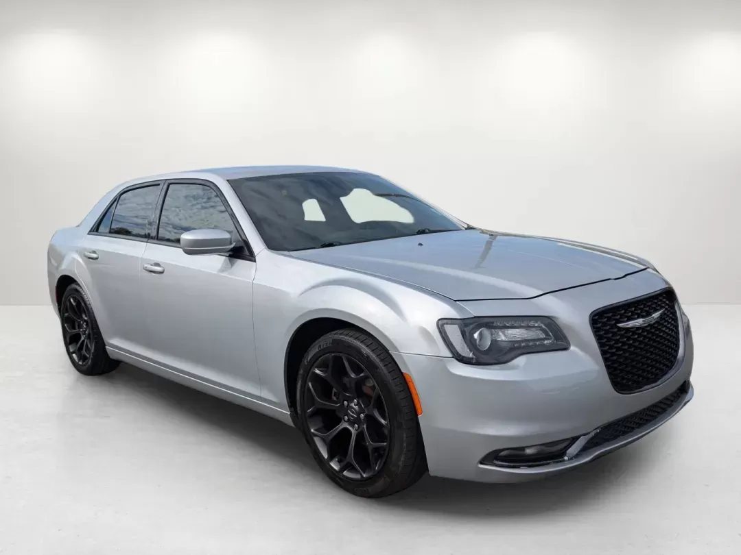 2019 /Black Chrysler 300 300S (2C3CCABG2KH) with an Regular Unleaded V-6 3.6 L/220 engine, 8-Speed Automatic w/OD transmission, located at 1430 Gateway Drive, Opelika, AL, 36801, (334) 239-0944, 32.637871, -85.409790 - 2019 Chrysler 300 300S - Photo#2