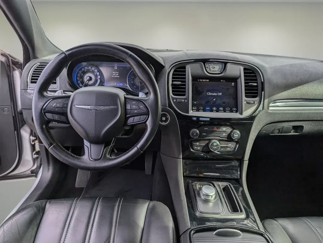 2019 /Black Chrysler 300 300S (2C3CCABG2KH) with an Regular Unleaded V-6 3.6 L/220 engine, 8-Speed Automatic w/OD transmission, located at 1430 Gateway Drive, Opelika, AL, 36801, (334) 239-0944, 32.637871, -85.409790 - 2019 Chrysler 300 300S - Photo#11