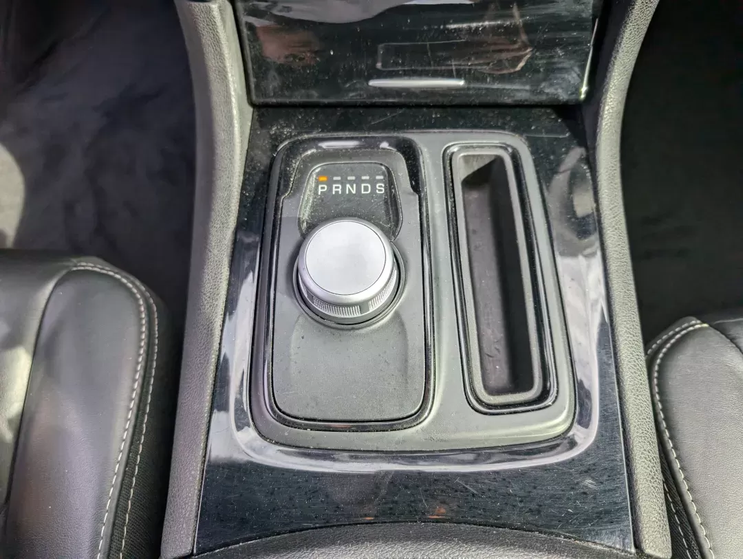 2019 /Black Chrysler 300 300S (2C3CCABG2KH) with an Regular Unleaded V-6 3.6 L/220 engine, 8-Speed Automatic w/OD transmission, located at 1430 Gateway Drive, Opelika, AL, 36801, (334) 239-0944, 32.637871, -85.409790 - 2019 Chrysler 300 300S - Photo#13