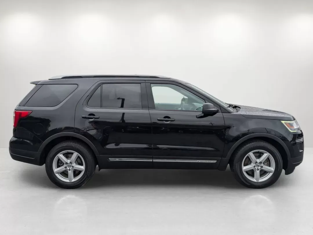 2018 Ford Explorer XLT (1FM5K7D83JG) with an Regular Unleaded V-6 3.5 L/213 engine, 6-Speed Automatic w/OD transmission, located at 7000 Northlake Connector, Columbus, GA, 31904, (706) 987-8085, 32.524975, -84.978134 - 2018 Ford Explorer XLT - Photo#4
