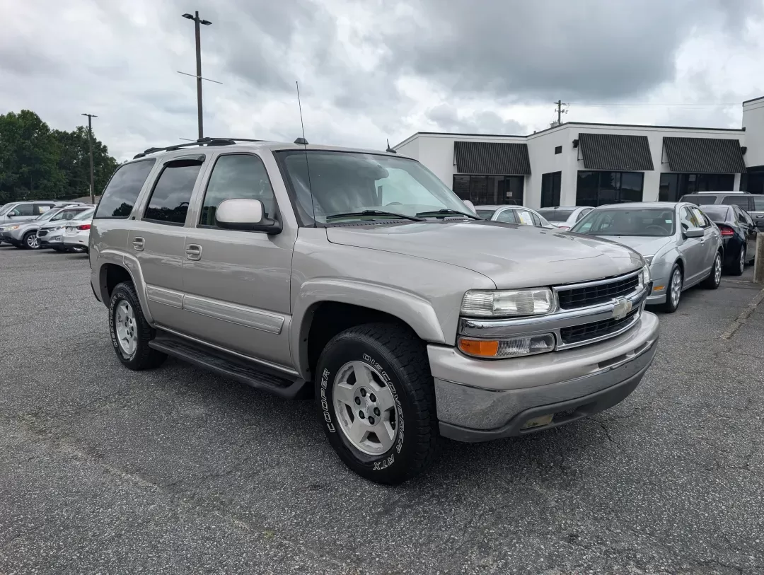 2004 /Tan/Neutral Chevrolet Tahoe LT (1GNEC13Z84R) with an Gas V8 5.3L/327 engine, 4-Speed Automatic w/OD transmission, located at 3959 U.S. 80 W, Phenix City, AL, 36870, (334) 297-4885, 32.469296, -85.135185 - 2004 Chevrolet Tahoe LT - Photo#2