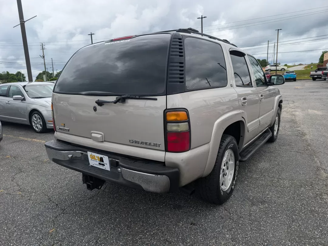 2004 /Tan/Neutral Chevrolet Tahoe LT (1GNEC13Z84R) with an Gas V8 5.3L/327 engine, 4-Speed Automatic w/OD transmission, located at 3959 U.S. 80 W, Phenix City, AL, 36870, (334) 297-4885, 32.469296, -85.135185 - 2004 Chevrolet Tahoe LT - Photo#4