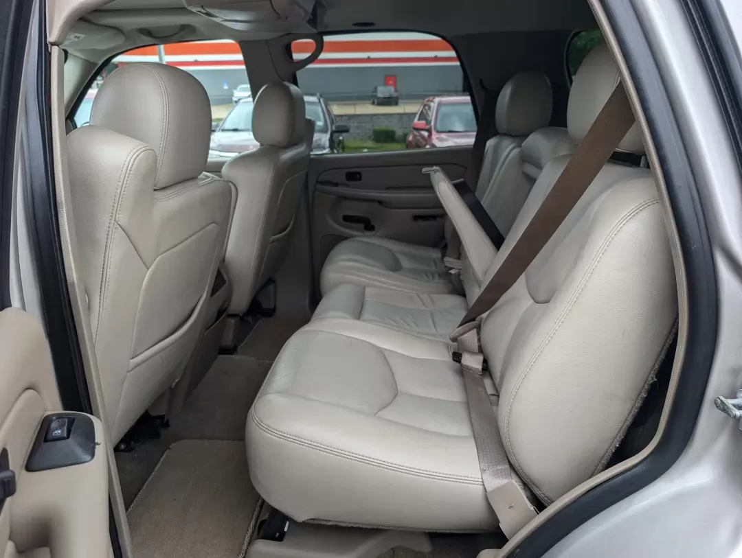 2004 /Tan/Neutral Chevrolet Tahoe LT (1GNEC13Z84R) with an Gas V8 5.3L/327 engine, 4-Speed Automatic w/OD transmission, located at 3959 U.S. 80 W, Phenix City, AL, 36870, (334) 297-4885, 32.469296, -85.135185 - 2004 Chevrolet Tahoe LT - Photo#10
