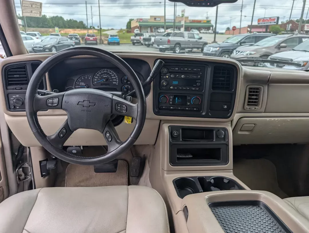 2004 /Tan/Neutral Chevrolet Tahoe LT (1GNEC13Z84R) with an Gas V8 5.3L/327 engine, 4-Speed Automatic w/OD transmission, located at 3959 U.S. 80 W, Phenix City, AL, 36870, (334) 297-4885, 32.469296, -85.135185 - 2004 Chevrolet Tahoe LT - Photo#12