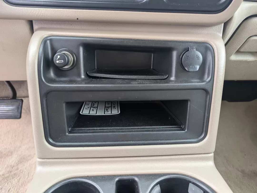 2004 /Tan/Neutral Chevrolet Tahoe LT (1GNEC13Z84R) with an Gas V8 5.3L/327 engine, 4-Speed Automatic w/OD transmission, located at 3959 U.S. 80 W, Phenix City, AL, 36870, (334) 297-4885, 32.469296, -85.135185 - 2004 Chevrolet Tahoe LT - Photo#13