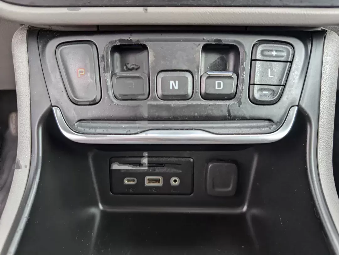 2019 /Medium Ash Gray/Jet Black GMC Terrain SLT (3GKALPEV9KL) with an Turbocharged Gas/E15 I4 1.5L/92 engine, 9-Speed Automatic transmission, located at 7000 Northlake Connector, Columbus, GA, 31904, (706) 987-8085, 32.524975, -84.978134 - 2019 GMC Terrain SLT - Photo#13