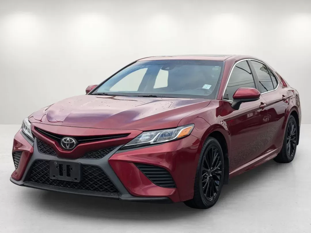 2018 Toyota Camry SE (4T1B11HK5JU) with an Regular Unleaded I-4 2.5 L/152 engine, 8-Speed Automatic w/OD transmission, located at 1430 Gateway Drive, Opelika, AL, 36801, (334) 239-0944, 32.637871, -85.409790 - 2018 Toyota Camry SE - Photo#1