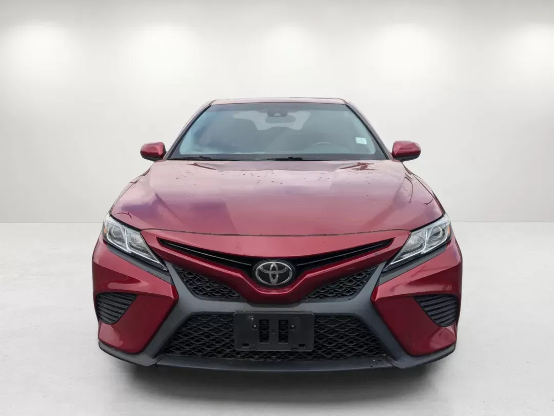 2018 Toyota Camry SE (4T1B11HK5JU) with an Regular Unleaded I-4 2.5 L/152 engine, 8-Speed Automatic w/OD transmission, located at 1430 Gateway Drive, Opelika, AL, 36801, (334) 239-0944, 32.637871, -85.409790 - 2018 Toyota Camry SE - Photo#2