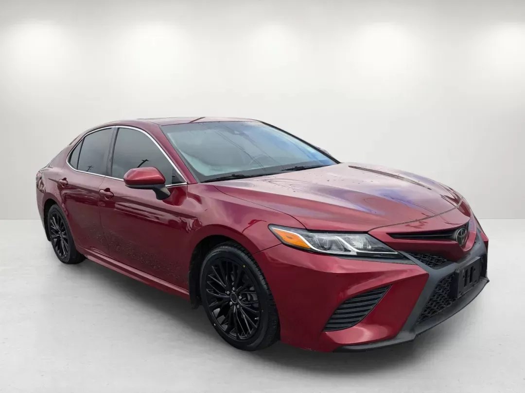 2018 Toyota Camry SE (4T1B11HK5JU) with an Regular Unleaded I-4 2.5 L/152 engine, 8-Speed Automatic w/OD transmission, located at 1430 Gateway Drive, Opelika, AL, 36801, (334) 239-0944, 32.637871, -85.409790 - 2018 Toyota Camry SE - Photo#3