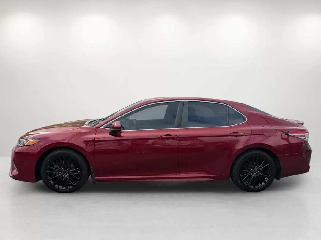 2018 Toyota Camry SE (4T1B11HK5JU) with an Regular Unleaded I-4 2.5 L/152 engine, 8-Speed Automatic w/OD transmission, located at 1430 Gateway Drive, Opelika, AL, 36801, (334) 239-0944, 32.637871, -85.409790 - 2018 Toyota Camry SE - Photo#8