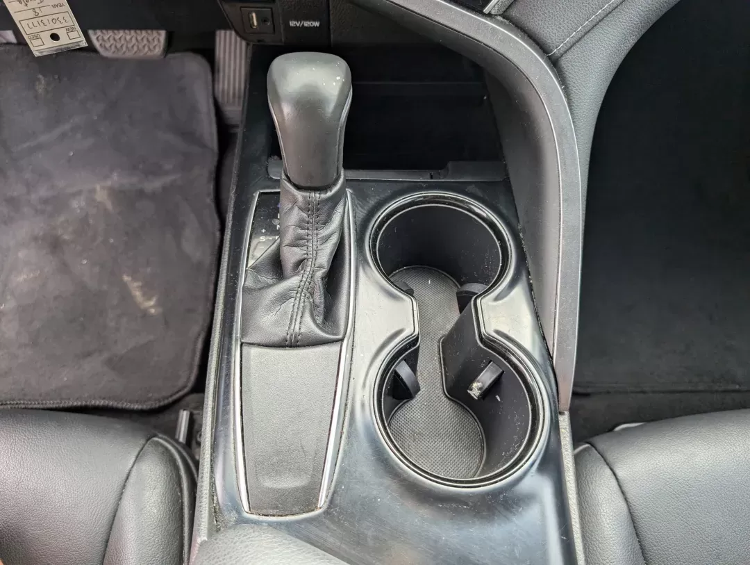 2018 Toyota Camry SE (4T1B11HK5JU) with an Regular Unleaded I-4 2.5 L/152 engine, 8-Speed Automatic w/OD transmission, located at 1430 Gateway Drive, Opelika, AL, 36801, (334) 239-0944, 32.637871, -85.409790 - 2018 Toyota Camry SE - Photo#13