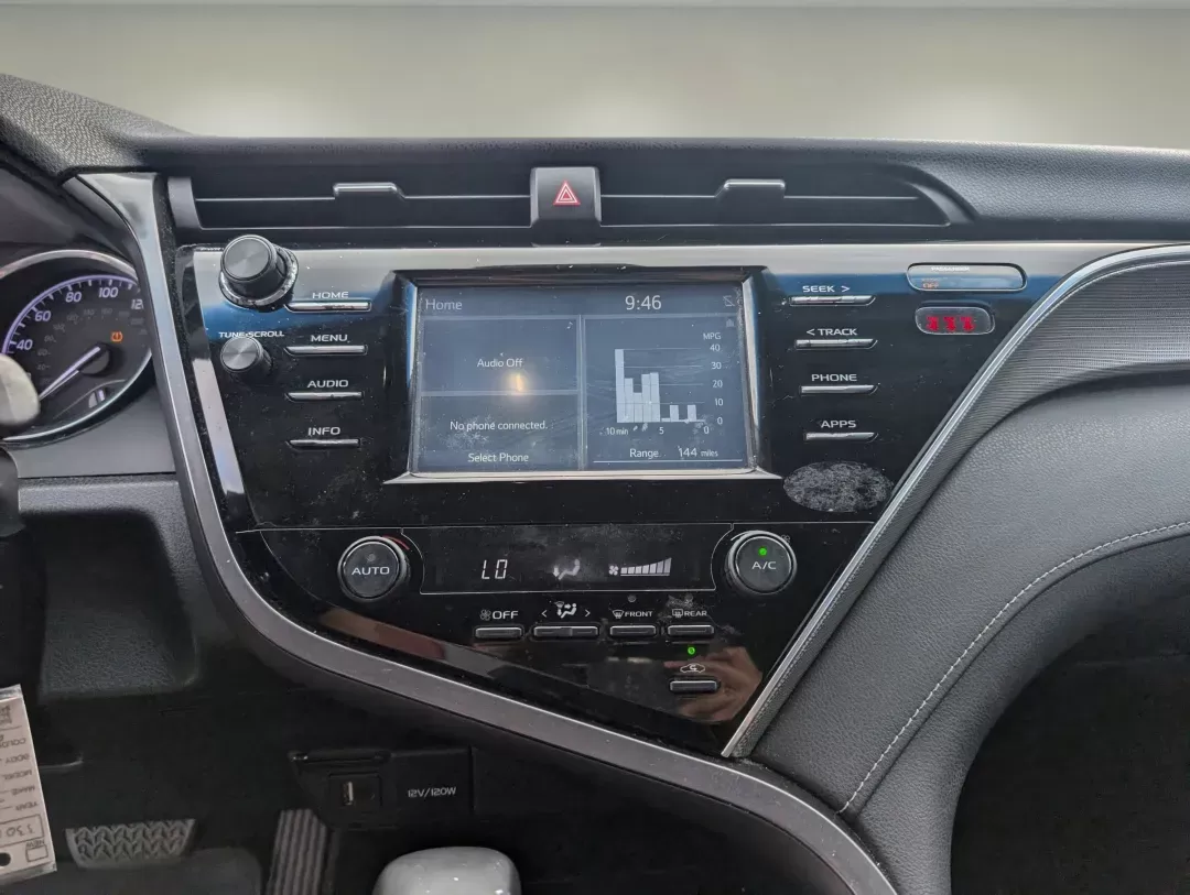 2018 Toyota Camry SE (4T1B11HK5JU) with an Regular Unleaded I-4 2.5 L/152 engine, 8-Speed Automatic w/OD transmission, located at 1430 Gateway Drive, Opelika, AL, 36801, (334) 239-0944, 32.637871, -85.409790 - 2018 Toyota Camry SE - Photo#14