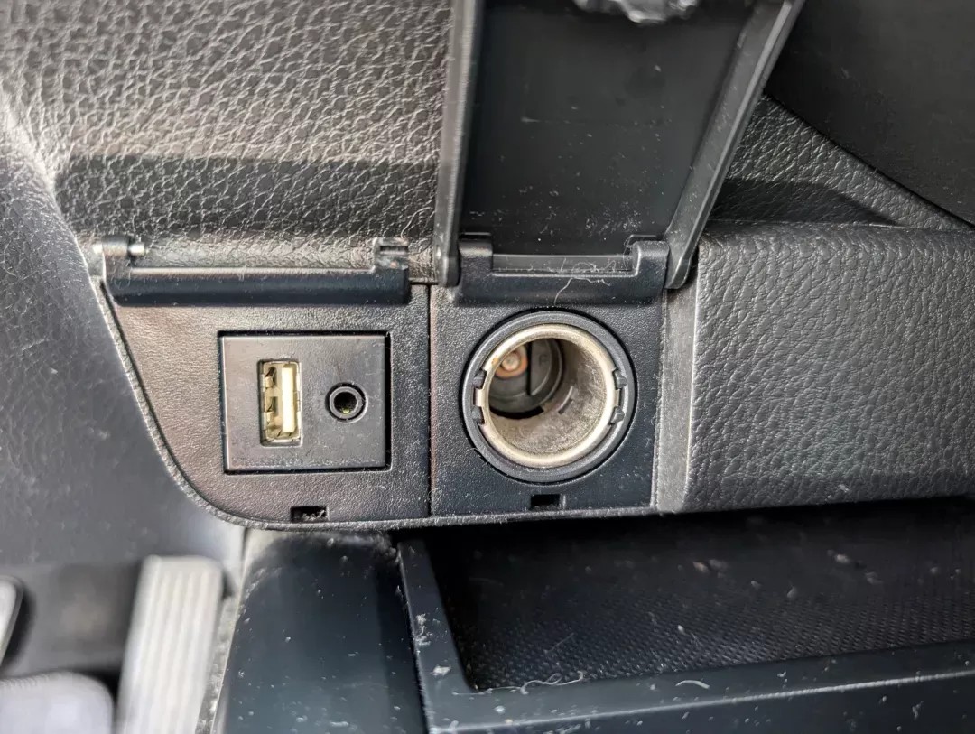 2018 Toyota Camry SE (4T1B11HK5JU) with an Regular Unleaded I-4 2.5 L/152 engine, 8-Speed Automatic w/OD transmission, located at 1430 Gateway Drive, Opelika, AL, 36801, (334) 239-0944, 32.637871, -85.409790 - 2018 Toyota Camry SE - Photo#15