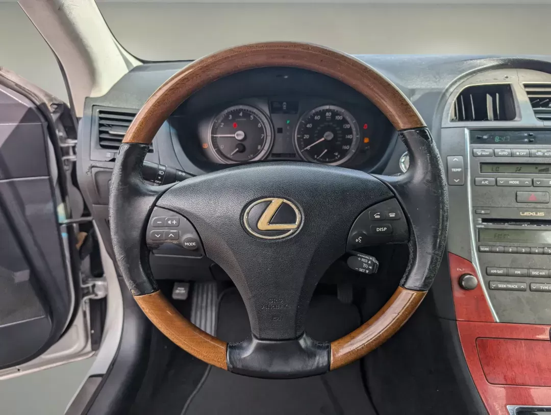 2008 Lexus ES 350 (JTHBJ46G582) with an Gas V6 3.5L/210 engine, 6-Speed Automatic transmission, located at 7000 Northlake Connector, Columbus, GA, 31904, (706) 987-8085, 32.524975, -84.978134 - 2008 Lexus ES 350 - Photo#15