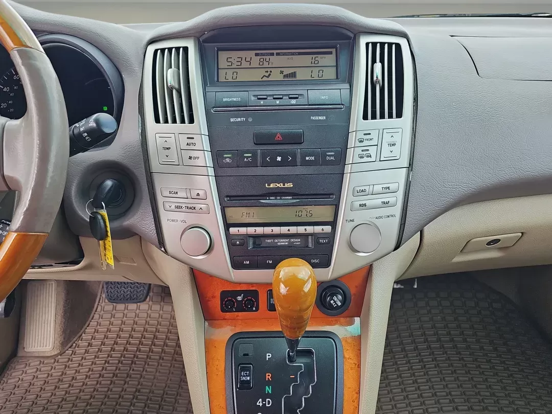 2004 /Ivory Lexus RX 330 (2T2HA31U14C) with an Gas V6 3.3L/202 engine, 5-Speed Automatic w/OD transmission, located at 7000 Northlake Connector, Columbus, GA, 31904, (706) 987-8085, 32.524975, -84.978134 - 2004 Lexus RX 330 - Photo#12