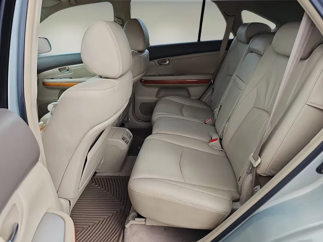 2004 /Ivory Lexus RX 330 (2T2HA31U14C) with an Gas V6 3.3L/202 engine, 5-Speed Automatic w/OD transmission, located at 7000 Northlake Connector, Columbus, GA, 31904, (706) 987-8085, 32.524975, -84.978134 - 2004 Lexus RX 330 - Photo#14