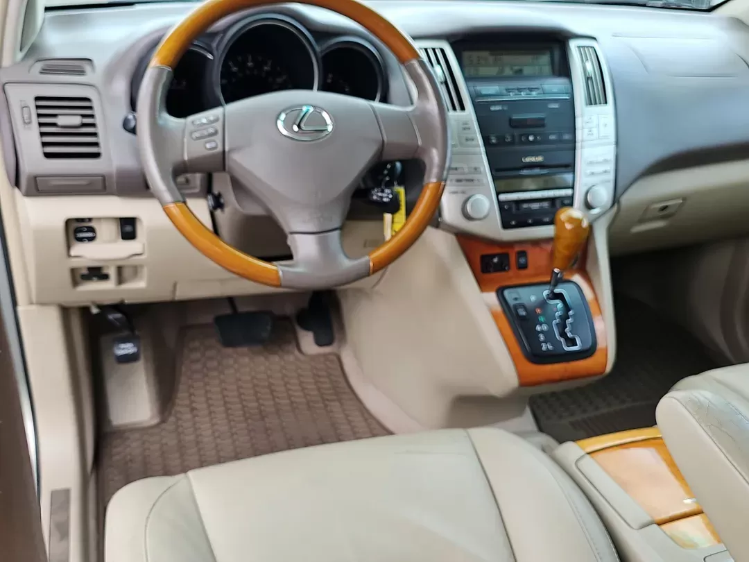 2004 /Ivory Lexus RX 330 (2T2HA31U14C) with an Gas V6 3.3L/202 engine, 5-Speed Automatic w/OD transmission, located at 7000 Northlake Connector, Columbus, GA, 31904, (706) 987-8085, 32.524975, -84.978134 - 2004 Lexus RX 330 - Photo#15