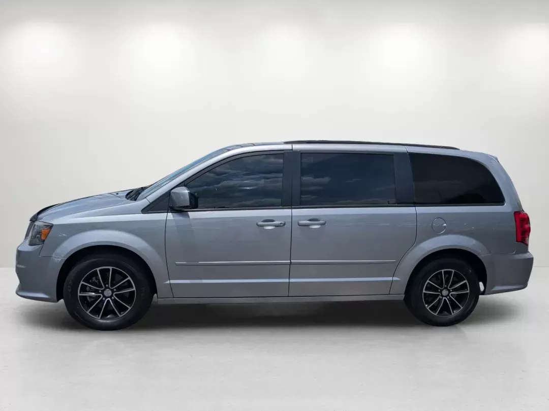 2017 /Black Dodge Grand Caravan GT (2C4RDGEG0HR) with an Regular Unleaded V-6 3.6 L/220 engine, 6-Speed Multi-Speed Automatic w/OD transmission, located at 3959 U.S. 80 W, Phenix City, AL, 36870, (334) 297-4885, 32.469296, -85.135185 - 2017 Dodge Grand Caravan GT - Photo#8