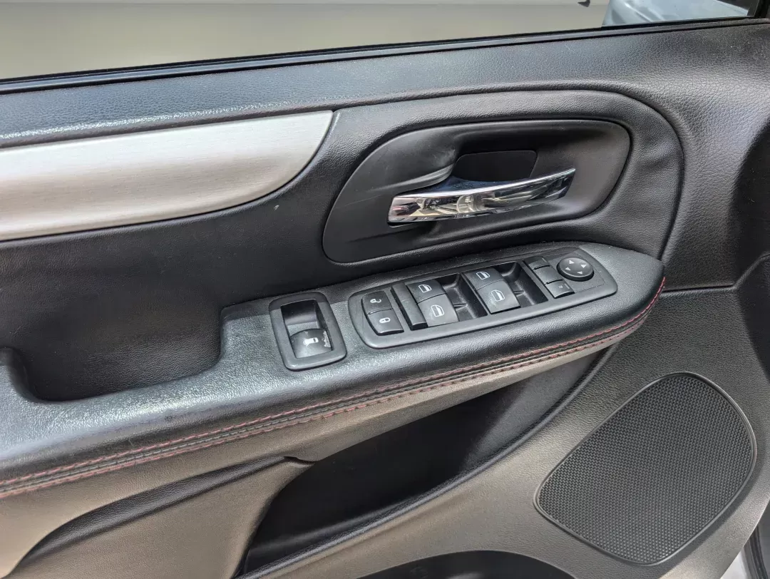 2017 /Black Dodge Grand Caravan GT (2C4RDGEG0HR) with an Regular Unleaded V-6 3.6 L/220 engine, 6-Speed Multi-Speed Automatic w/OD transmission, located at 3959 U.S. 80 W, Phenix City, AL, 36870, (334) 297-4885, 32.469296, -85.135185 - 2017 Dodge Grand Caravan GT - Photo#9
