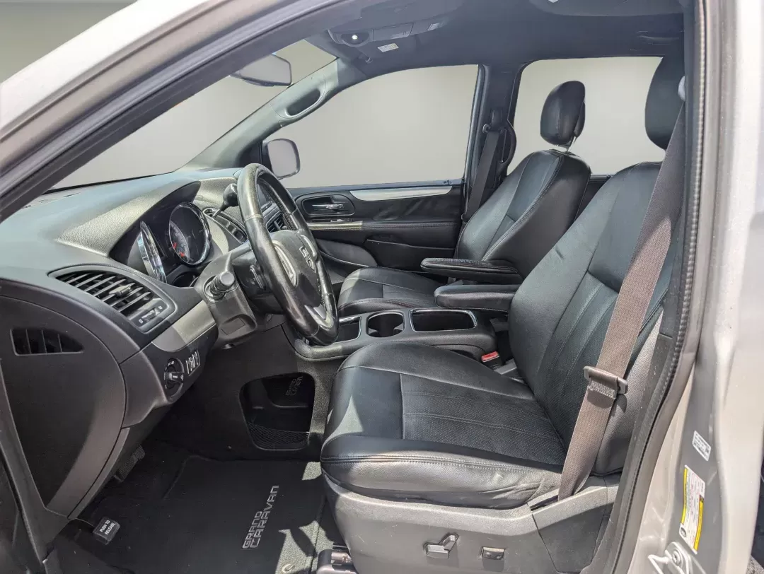 2017 /Black Dodge Grand Caravan GT (2C4RDGEG0HR) with an Regular Unleaded V-6 3.6 L/220 engine, 6-Speed Multi-Speed Automatic w/OD transmission, located at 3959 U.S. 80 W, Phenix City, AL, 36870, (334) 297-4885, 32.469296, -85.135185 - 2017 Dodge Grand Caravan GT - Photo#10