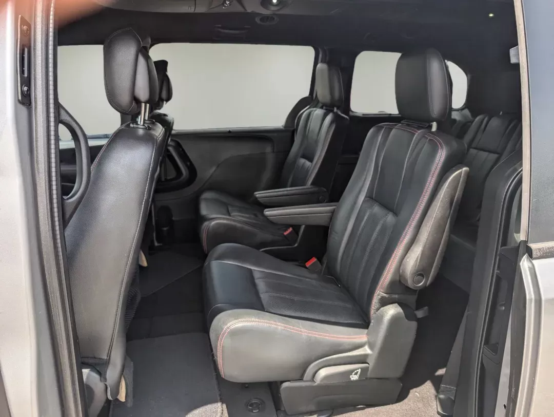 2017 /Black Dodge Grand Caravan GT (2C4RDGEG0HR) with an Regular Unleaded V-6 3.6 L/220 engine, 6-Speed Multi-Speed Automatic w/OD transmission, located at 3959 U.S. 80 W, Phenix City, AL, 36870, (334) 297-4885, 32.469296, -85.135185 - 2017 Dodge Grand Caravan GT - Photo#11