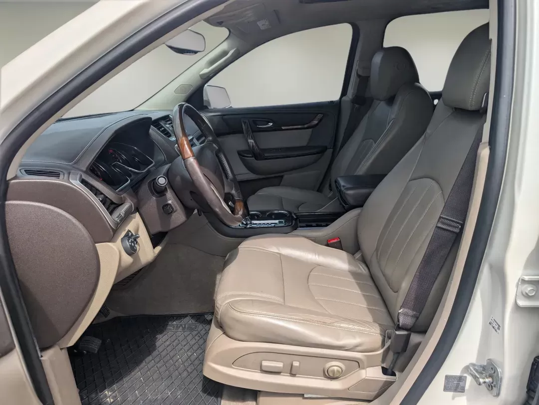 2014 /Cocoa Dune GMC Acadia Denali (1GKKVTKD8EJ) with an Gas V6 3.6L/220 engine, 6-Speed Automatic transmission, located at 1430 Gateway Drive, Opelika, AL, 36801, (334) 239-0944, 32.637871, -85.409790 - 2014 GMC Acadia Denali - Photo#8